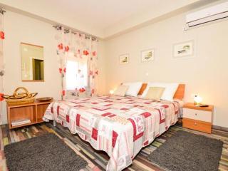 Holiday Home Belmondo- Three Bedroom Home with Terrace and Private Pool A6 - Gruda - 1
