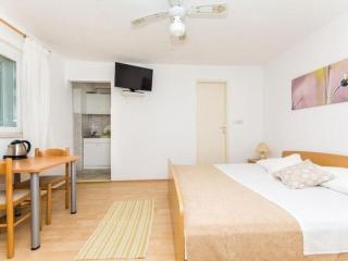 Apartments & Rooms Jokovic-Standard Studio Apartment with Terrace and Partial Sea View SOBA 2 - 4