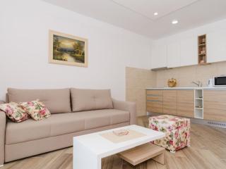 Apartments Marmo - Comfort One Bedroom Apartment with Balcony and Sea View Apartman 2 - Mlini - 3