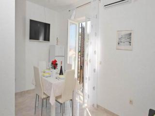 Apartments Lenka - One Bedroom Apartment with Balcony and Center View A3 - 9