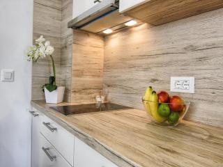 Apartments Victoria - One Bedroom Apartment with Terrace A2 - Pakoštane - 4