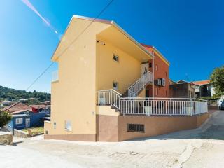 Apartments Sunshine Home - Two Bedroom Apartment with Balcony and Sea View - 9