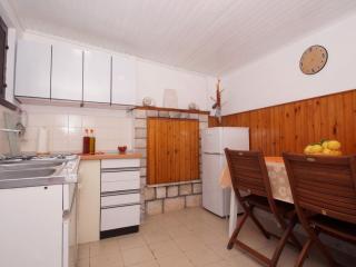 Vacation House Planika - Two Bedroom Holiday Home with Terrace and Sea View - 5