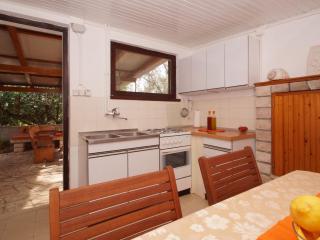 Vacation House Planika - Two Bedroom Holiday Home with Terrace and Sea View - 3