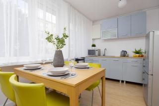 Family Apartment with Balcony by Noclegi Renters - Varsavia - 6