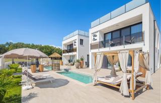 Lovely Home In Vrvari With Sauna - Poreč - 0