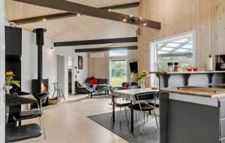 Cozy Home In Bogø By With Wifi - 8