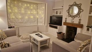 Beautiful Dutch Barn nr Brighton - 0