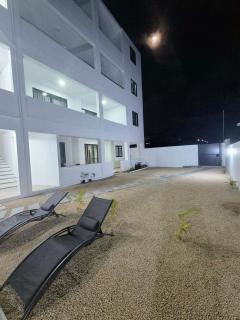 Skyview Apartment- Poolside Stay Near the Beach - Flic en Flac - 7
