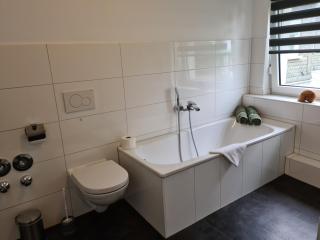 Pilgrims "Bert" moderne Wohnung 2 SZ top wifi - Meschede - 5