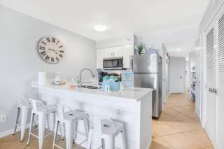 Breezy Does It Royal Palms 404 DIRECT GULF FRONT - Gulf Shores - 4