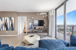 Hyde Beach House - 2BD-2BA MANSION WITH DIRECT OCEAN VIEW, Resort Amenities, Rooftop Pool and Hot tub, Tennis court, few min walk to the ocean - Hollywood - 3