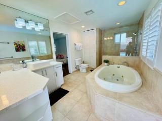 Beach and Fun Heated Pool Tiki Hut Firepit - Pompano Beach - 4