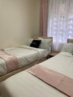 Olive Homes Modern & Stylish Suite - 2 bdrm - Lake View Estate - 8