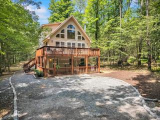 Chalet Lake, Movie Theater, Hot Tub, Arcade - Gouldsboro - 0