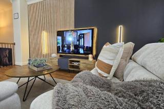Modern Galleria Gem Private Jacuzzi 3 BR - Houston - 0