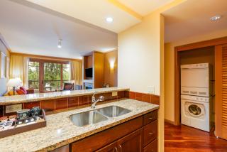 Huge 2 Connecting Rooms with Kitchen & Balcony - Cle Elum - 6