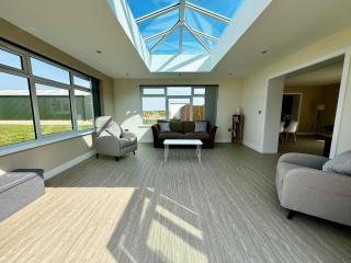 Luxury Isla Cottages, Bourne! Dog-Friendly, Countryside Views, Garden, Parking, 5mins Pubs - Family Holiday - Lincolnshire - 0