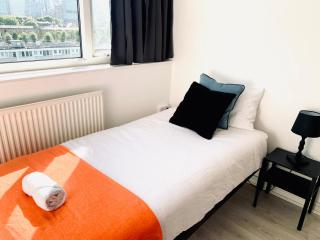 London Poplar Apartment - Sleep 4-5 - Ideal for Business Travellers & Contractors - near Canary Wharf and DLR Station - Parking tickets available on request - Londra - 7