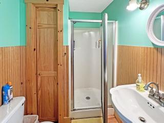 Beach Daze Cottage Brought to you by GetAway Vacations - York - 2