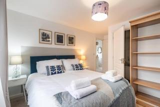 3 bed house Newport Free Parking Contractors Long Stay Rates - Newport - 1