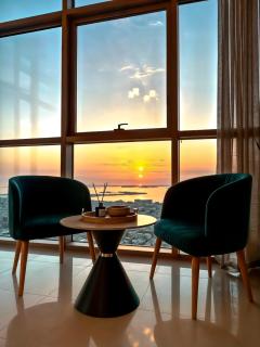 Spacious 2BR Apartment in AA Tower - Dubai - 4