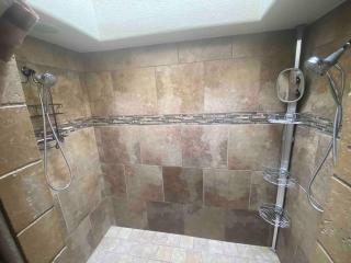 Spacious 3 BR with Pool Minutes Away from Lake - 1