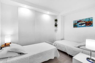 Sunny Isles 2 bedrooms with Ocean View, 1 Block from the Beach - Sunny Isles Beach - 9