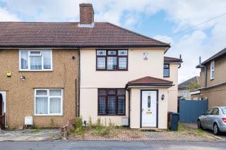 DAGENHAM 3 and 4 BEDROOMS 2BATHS with Parking - Dagenham - 9