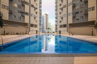 A2J Luxury Cinema 3BR Loft BGC Near High Street - Manilla - 8
