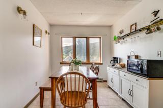 Bearfoot Apres Mtn-View Condo Less Than 1 Mi to Mt Snow! - - 5