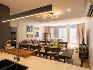 Luxury 4BR Cozy Home Pool, Gym, Sauna, wParking at CBD - Brisbane - 7