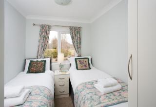 Bluebell Lodge - Sleeps 4 Hot Tub Loch & Woodland - 3