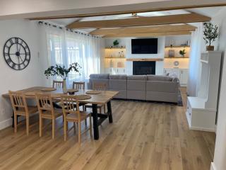 Lake Erie waterfront home with classic game arcade - North East - 5