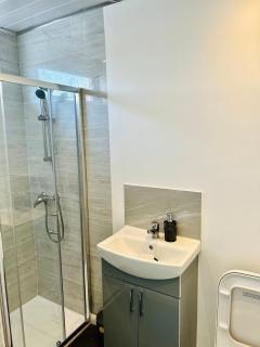 Charming Double Bed Room in New Moston - Manchester - 5