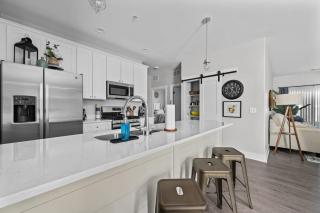 Brand New 2 Bedroom Condo - 7