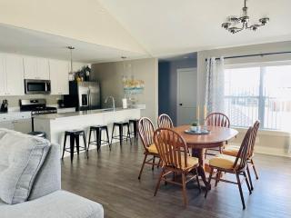 Modern 2 bed condo with office - Bettendorf - 1