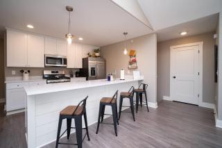 Spacious 2 bed Condo with Office - Bettendorf - 4