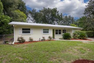 Vibrant 4bd with Games & Backyard - 5 Mins to UF - 9