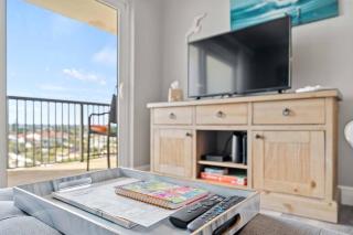 Beachfront Pool Resort Condo with Intracoastal View - Daytona Beach - 1