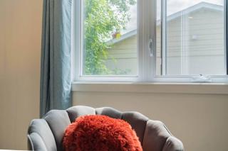 Spacious 3BR Urban Escape W 2 FREE Parking Spots - Laflèche - 1
