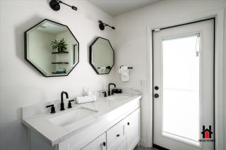 Prime Location Private Pool Hot Tub BBQ Area Office! - Phoenix - 1
