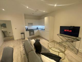 Superior Large Suite Luxury Living City Apartment, 2 Kingsize Bedrooms Business Suite - Free WiFi - Saint Albans - 5