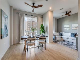 Modern Luxe Apt West Village - Dallas - 0