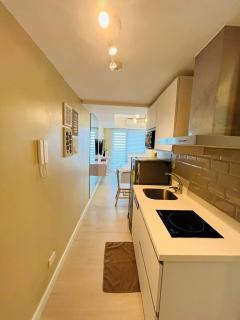 New Cozy Studio Unit in Azure North Pampanga with Pool View - Lagundi - 1
