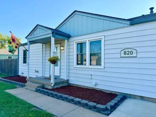 Sunflower House - Salina - 7