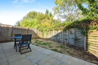 Entire House Guildford 4 Bedroom - Stoughton - 1