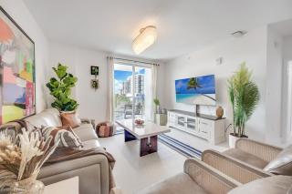 Lux 3BR City-View Retreat in Hollywood, 2nd Floor - 3