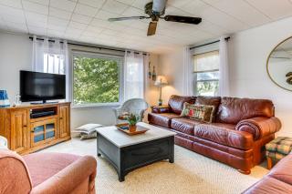 Lakefront Home with Patio in Havana! - 7