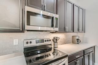 Golden Getaway Spacious 2BR Walk to Trails - 6